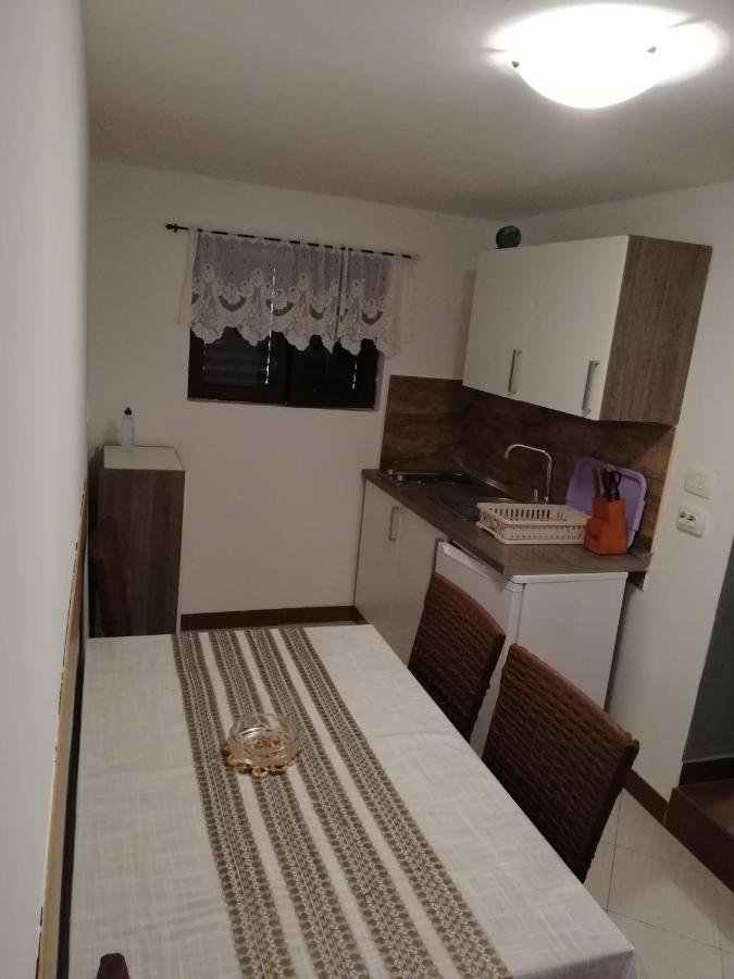 Apartman Cvita Tkon Exterior photo