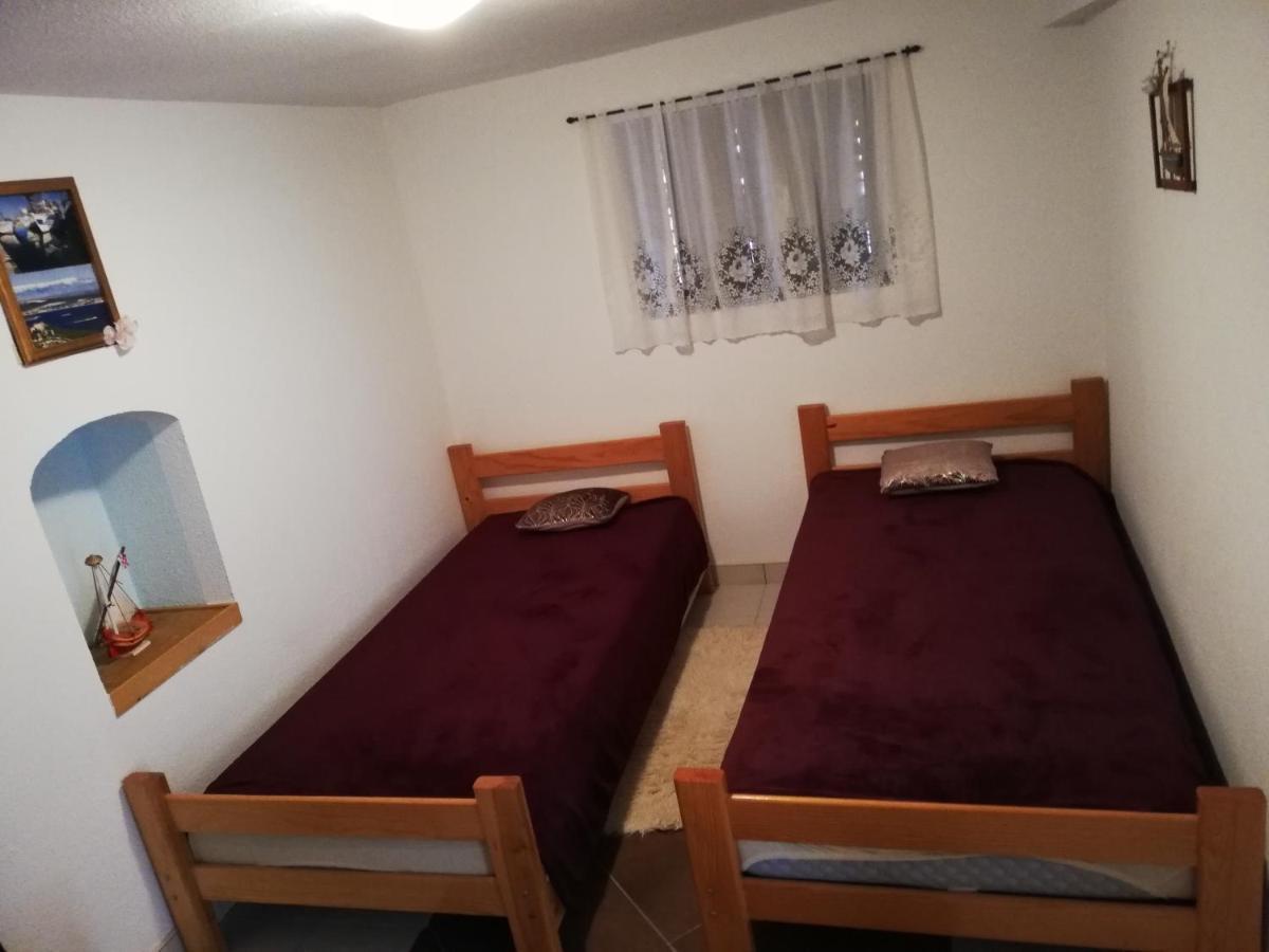Apartman Cvita Tkon Exterior photo